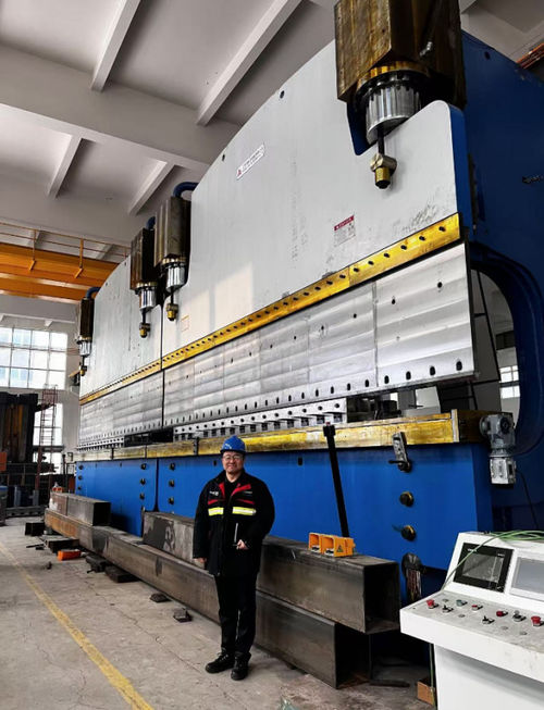 Τελευταία εταιρικά blogs για Το CNC TANDEM HYDRAULIC PRESS BRAKE εξήχθη στην Ινδία πρόσφατα.
