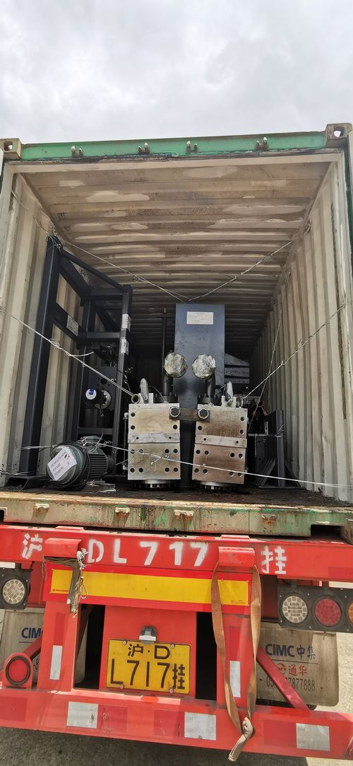 Latest company news about Φόρτωση conatiner μηχανών των 8m ελαφριών πόλων που εξάγουν στην Ταϊλάνδη