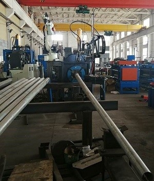 Good price Ρομποτική μηχανή συγκόλλησης CNC μηχανή κοπής πλαισίου πόρτας για φωτεινό στύλο σε απευθείας σύνδεση
