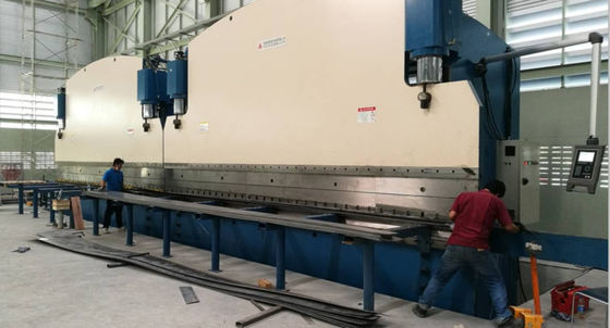 Υδραυλικό φρένο με 400L χωρητικότητα δεξαμενής πετρελαίου 200T Max. Πίεση και ρυθμιζόμενο χτύπημα
