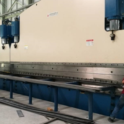 Ηλεκτρονικό φρένο υδραυλικής πίεσης CNC Tandem με 320 τόνους εργατικής δύναμης και μήκος τραπεζιού 6000 mm με σύστημα CNC DELEM DA53T