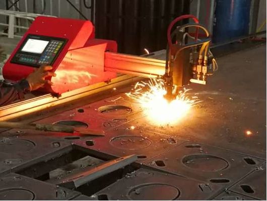 CNC φορητή τέμνουσα μηχανή φλογών, ελαφριά μηχανή Πολωνού για να κόψει το ελαφρύ πιάτο βάσεων Πολωνού