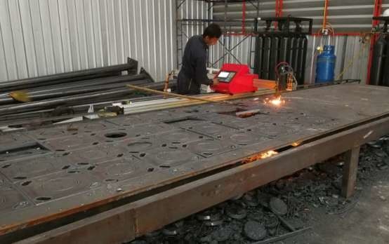 CNC φορητή τέμνουσα μηχανή φλογών, ελαφριά μηχανή Πολωνού για να κόψει το ελαφρύ πιάτο βάσεων Πολωνού