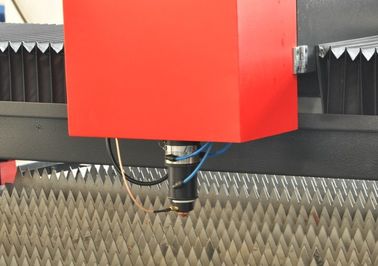 500W CNC YAG υψηλής ακρίβειας τέμνουσα μηχανή 1500 X 3000 λέιζερ για το μέταλλο φύλλων